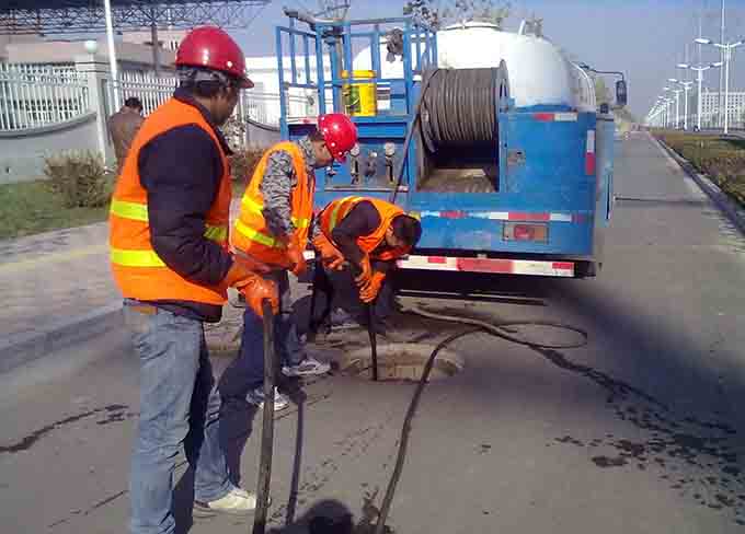 高壓清洗 哈爾濱專業(yè)清洗管道 24小時服務